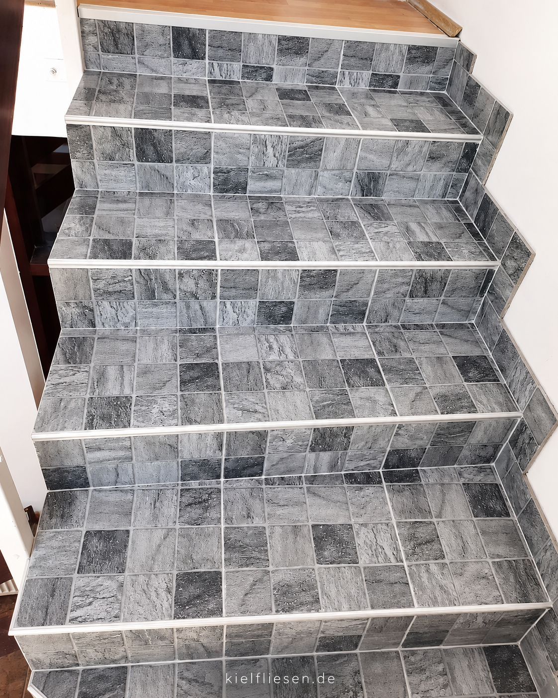Treppensanierung Kiel alte Treppe Vorbereitung zum Fliesenlegen